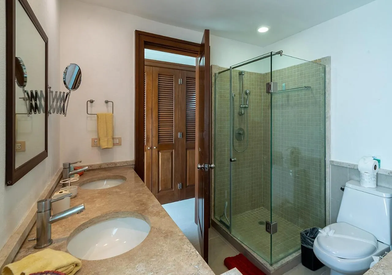 2 Bedroom Condo With Pool & Gym - At Quadra Alea - Xaman 201 Playa del Carmen