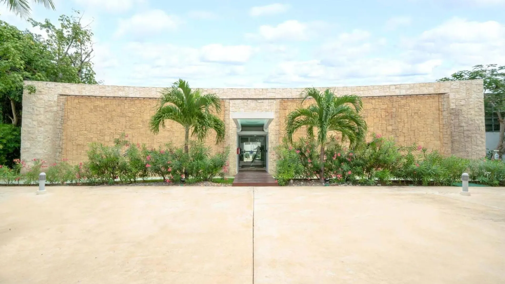 Hébergement de vacances 2 Bedroom Condo With Pool & Gym - Calm Near To The Beach - At Quadra Alea - Xaman 201 Playa del Carmen Mexique