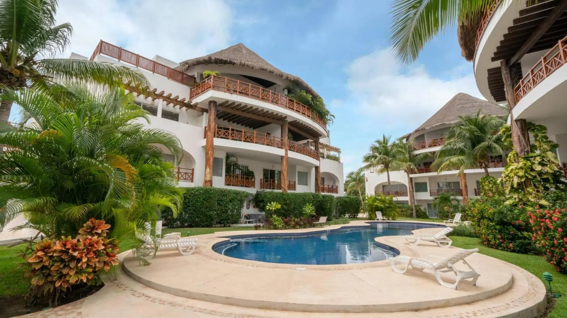 2 Bedroom Condo With Pool & Gym - Calm Near To The Beach - At Quadra Alea - Xaman 201 Playa del Carmen Hébergement de vacances