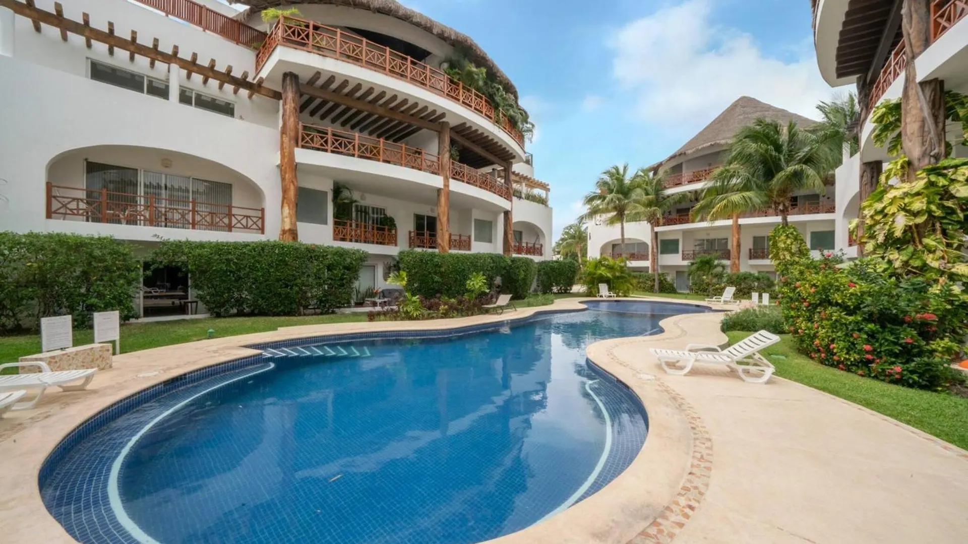 2 Bedroom Condo With Pool & Gym - Calm Near To The Beach - At Quadra Alea - Xaman 201 Playa del Carmen
