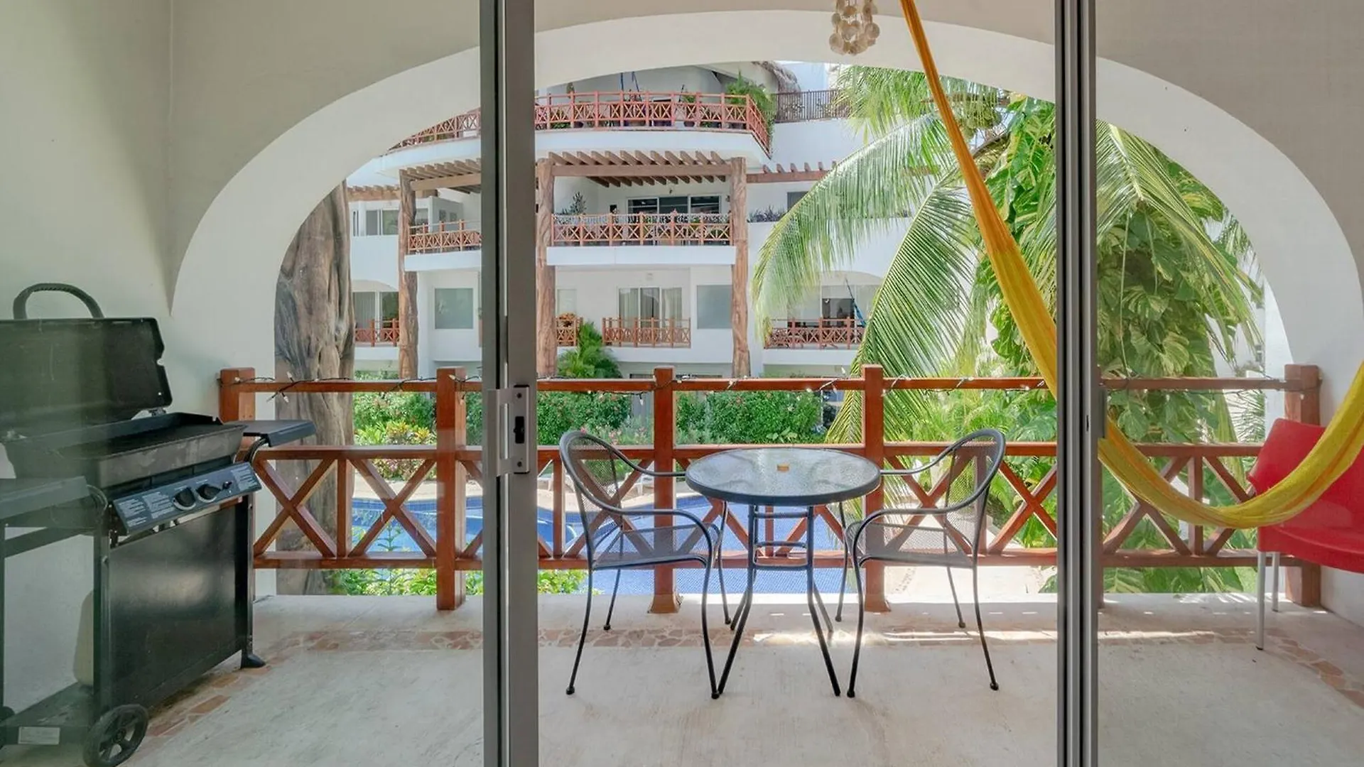 Hébergement de vacances 2 Bedroom Condo With Pool & Gym - Calm Near To The Beach - At Quadra Alea - Xaman 201 Playa del Carmen Mexique